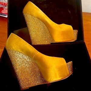 Shoes high heals plataforma style # 8 brand  new just one time use